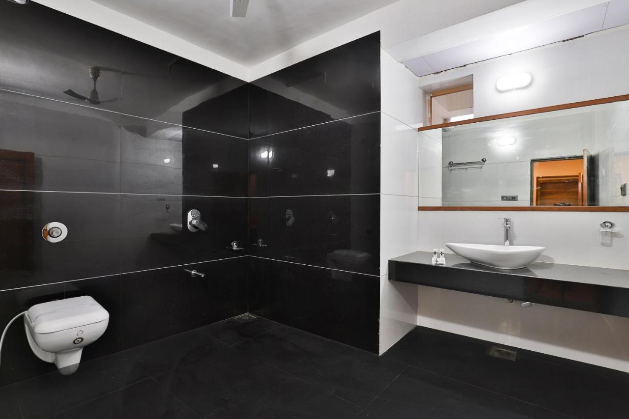 Oyo 23540 Hotel Suryakant Rajkot Εξωτερικό φωτογραφία