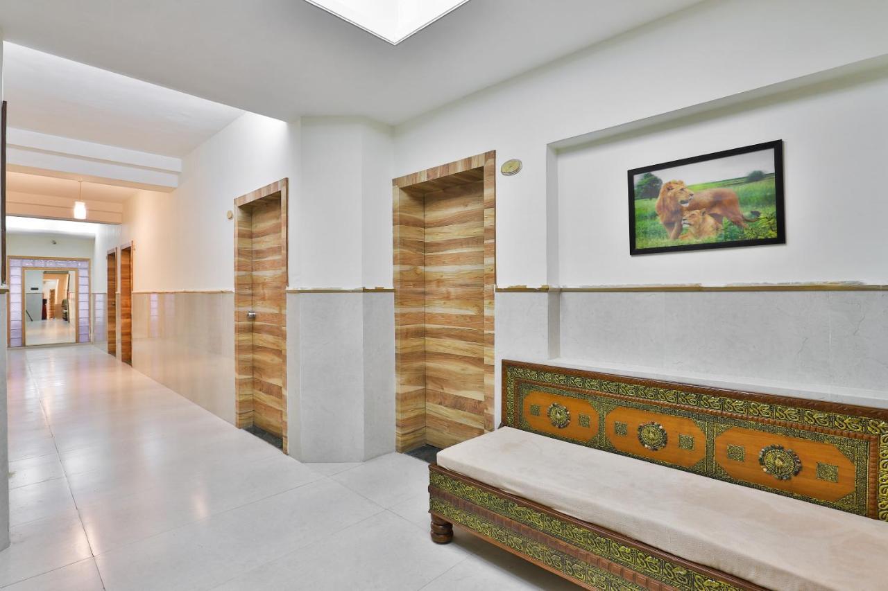 Oyo 23540 Hotel Suryakant Rajkot Εξωτερικό φωτογραφία
