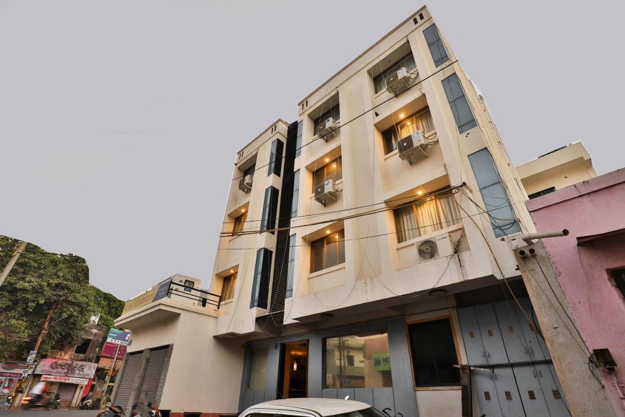 Oyo 23540 Hotel Suryakant Rajkot Εξωτερικό φωτογραφία