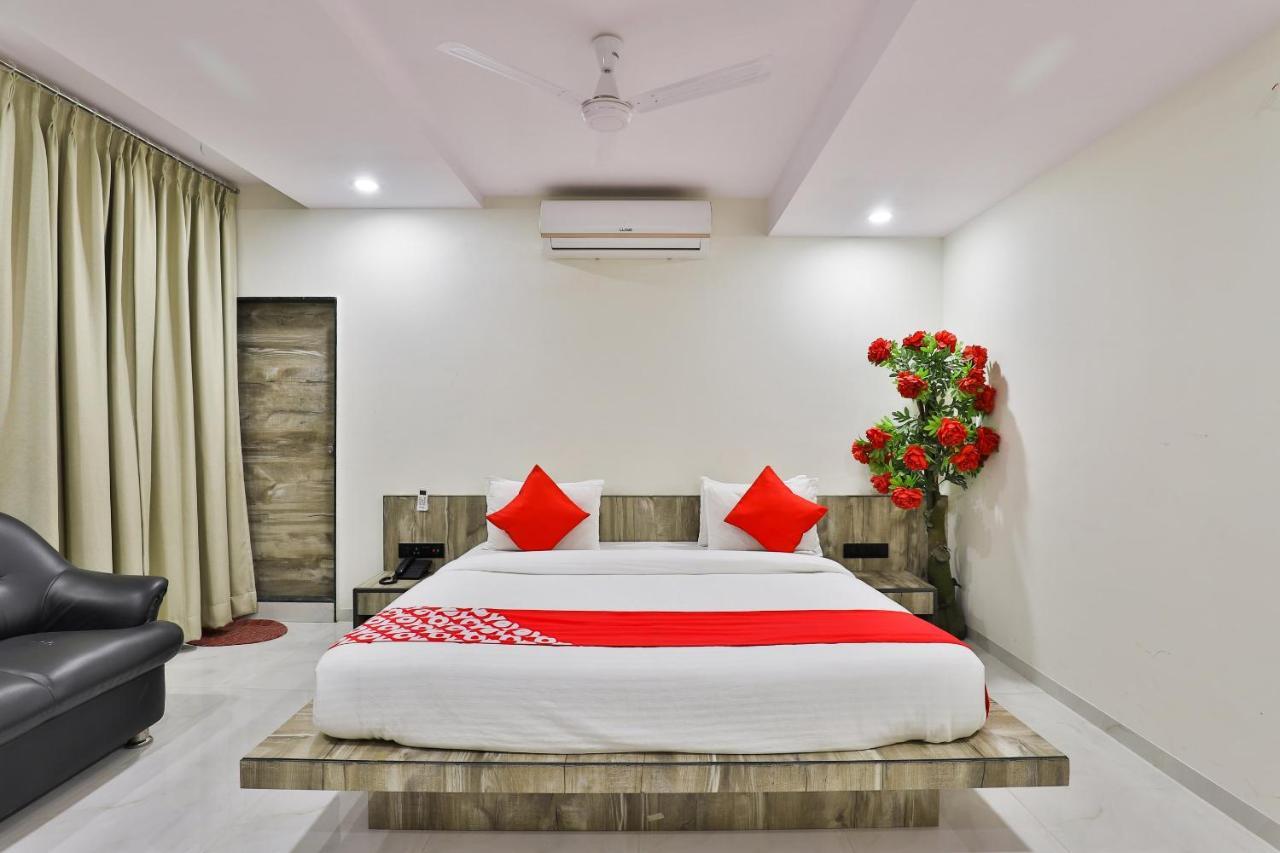 Oyo 23540 Hotel Suryakant Rajkot Εξωτερικό φωτογραφία