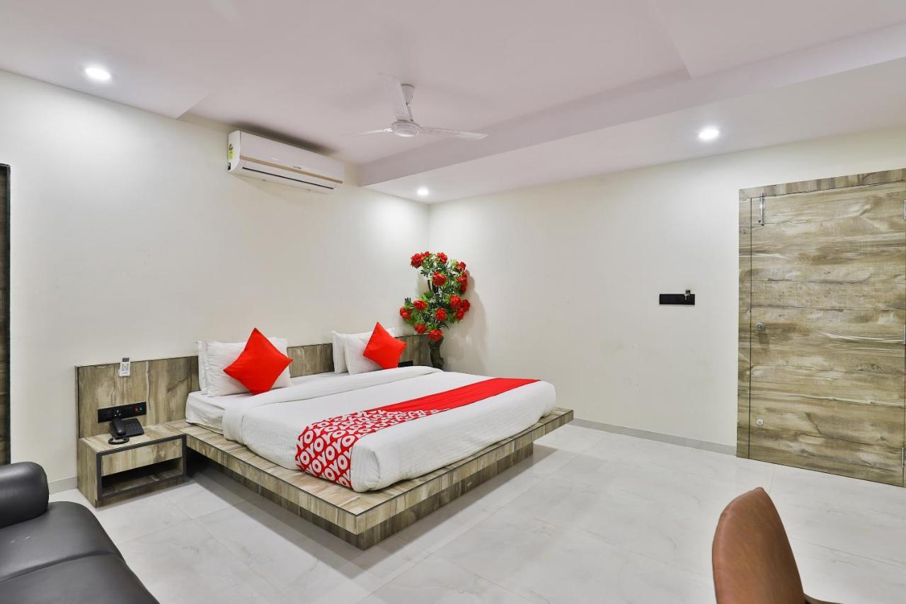 Oyo 23540 Hotel Suryakant Rajkot Εξωτερικό φωτογραφία